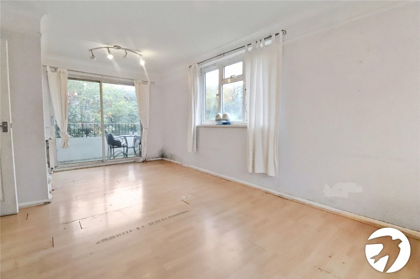 2 bedroom property for sale in London | Robinson Jackson