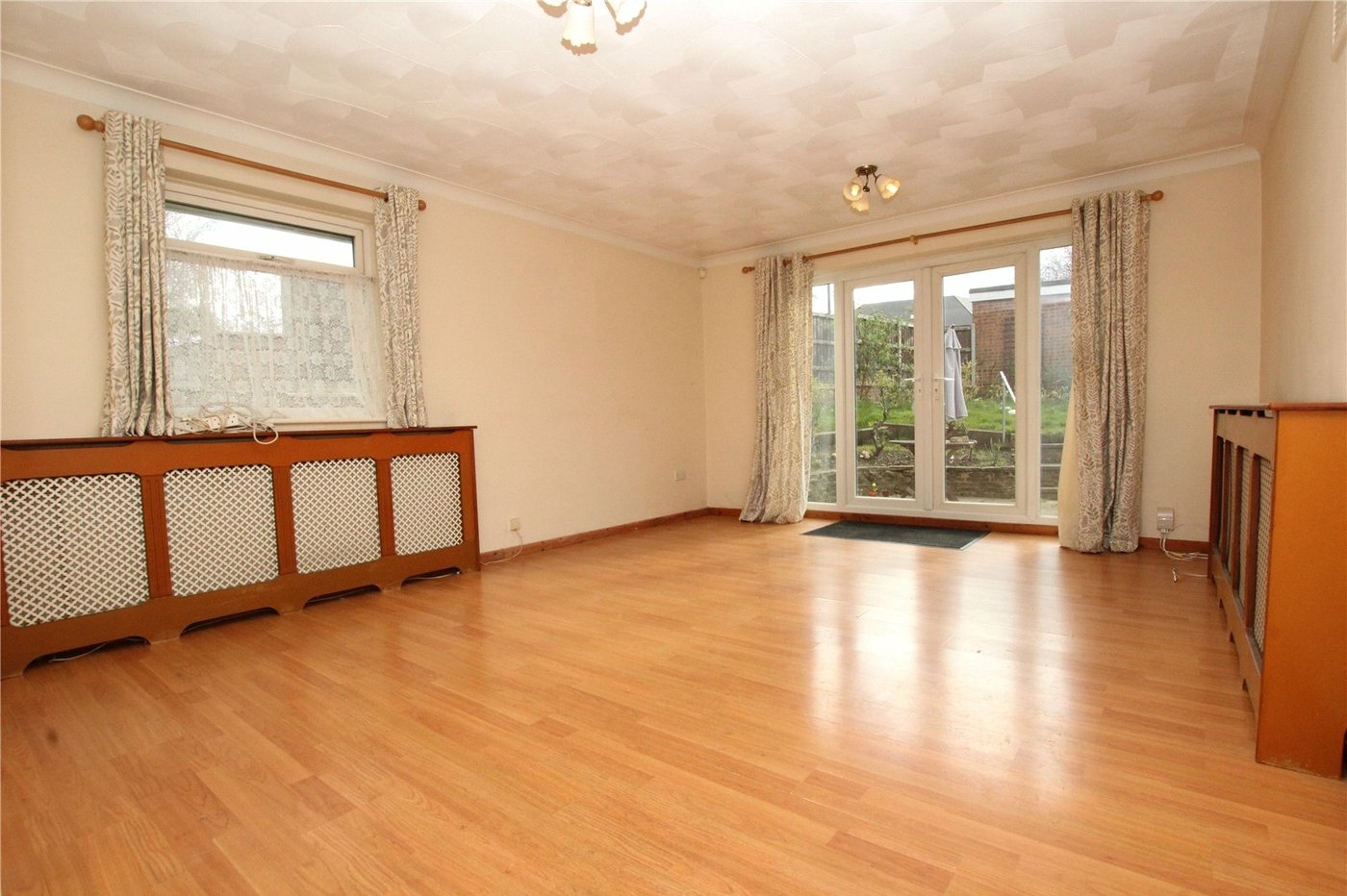 2 bedroom bungalow for sale in Plumstead | Robinson Jackson