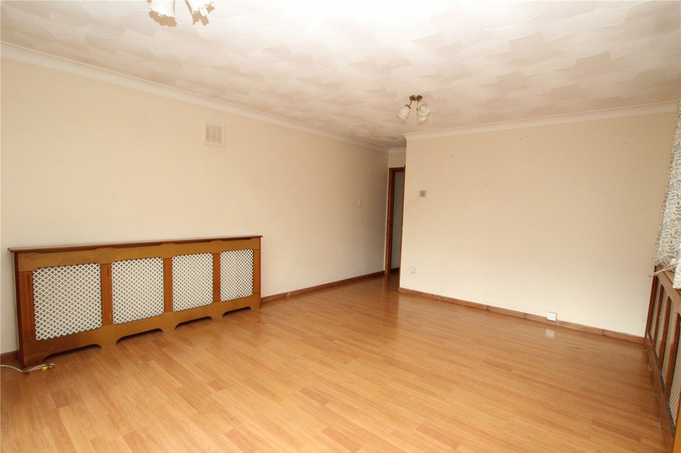 2 bedroom bungalow for sale in Plumstead | Robinson Jackson