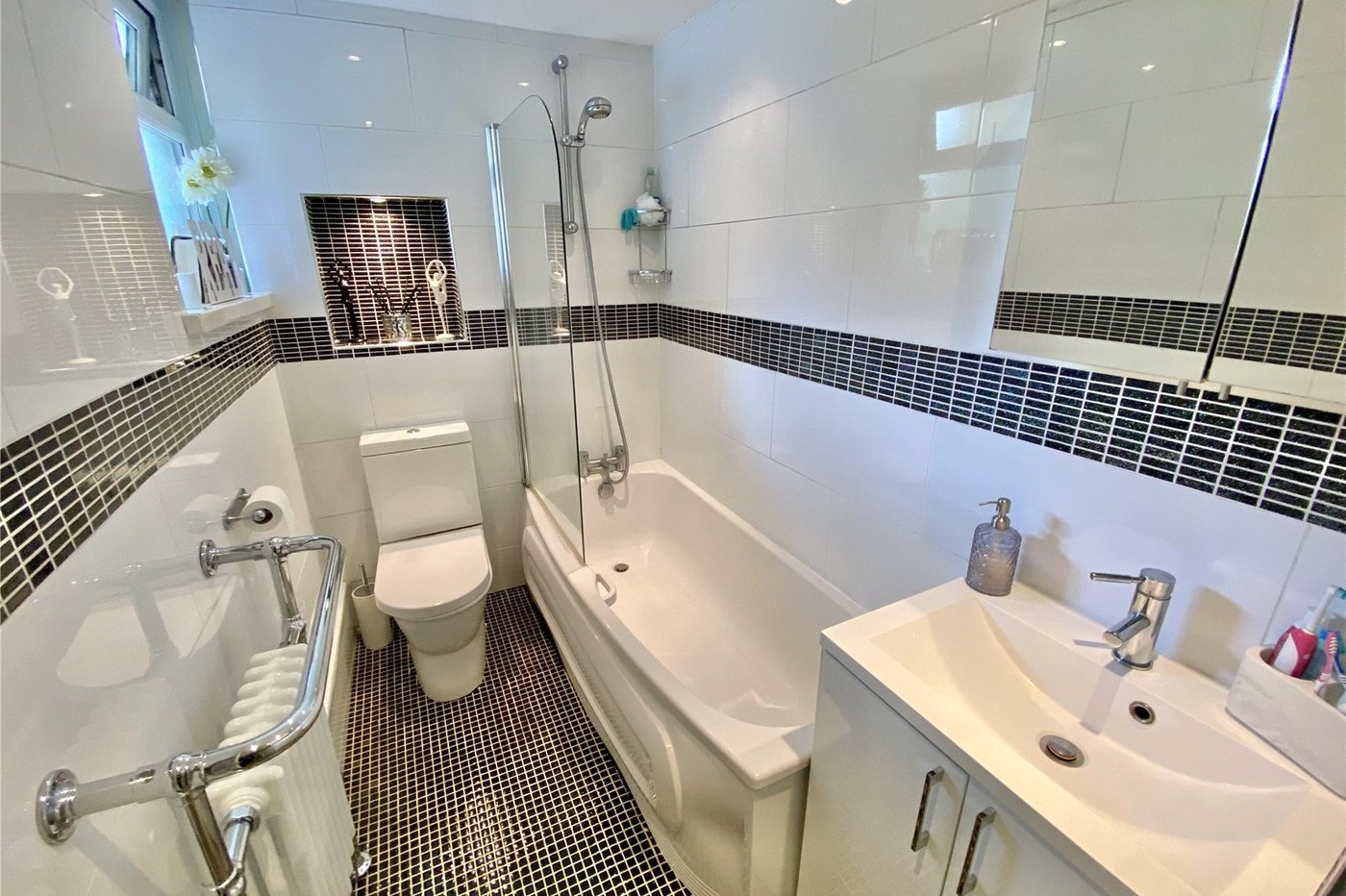 2 bedroom property for sale in Rectory Lane | Robinson Jackson