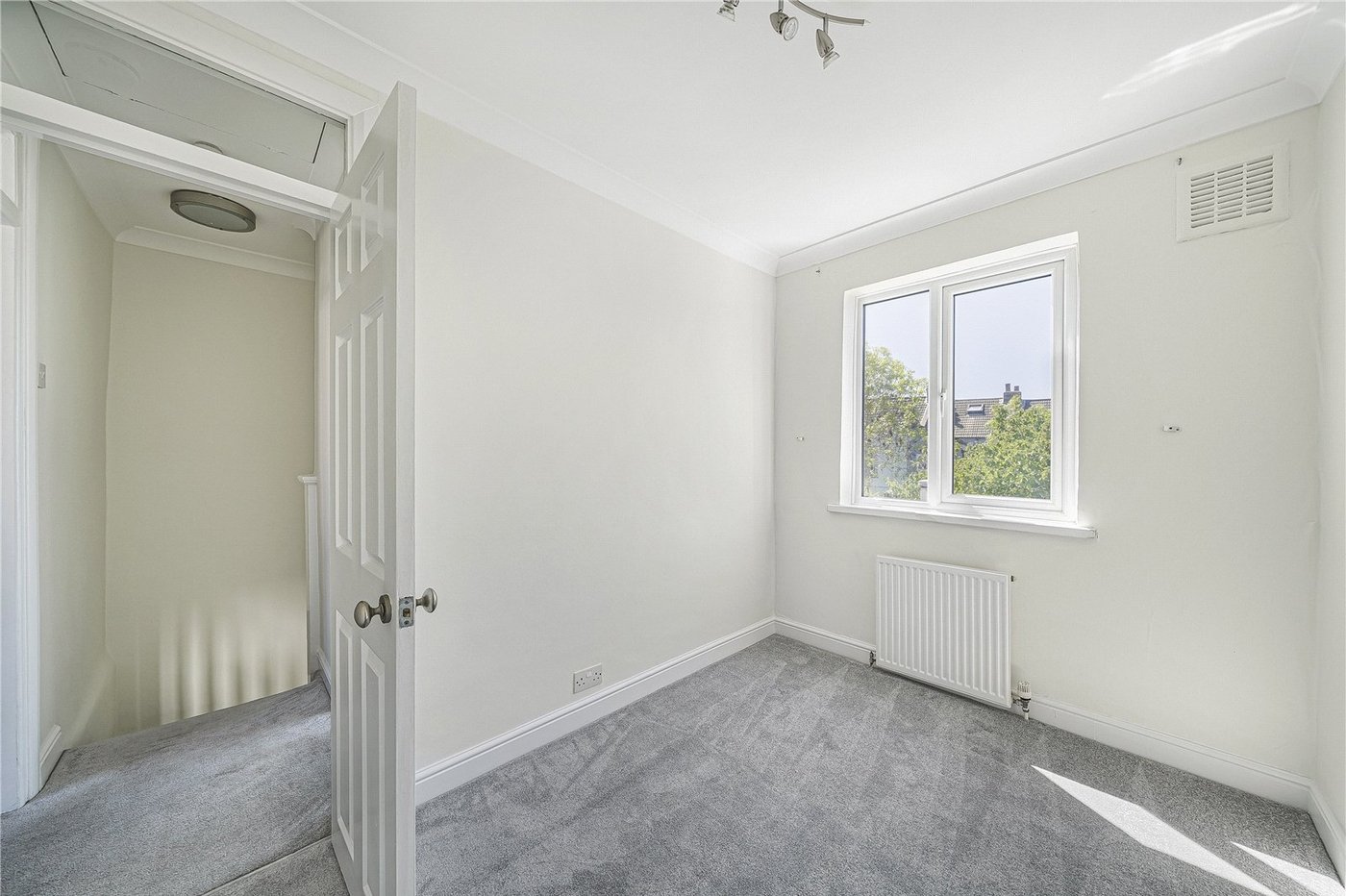 2 bedroom house for sale in Dartford | Robinson Jackson