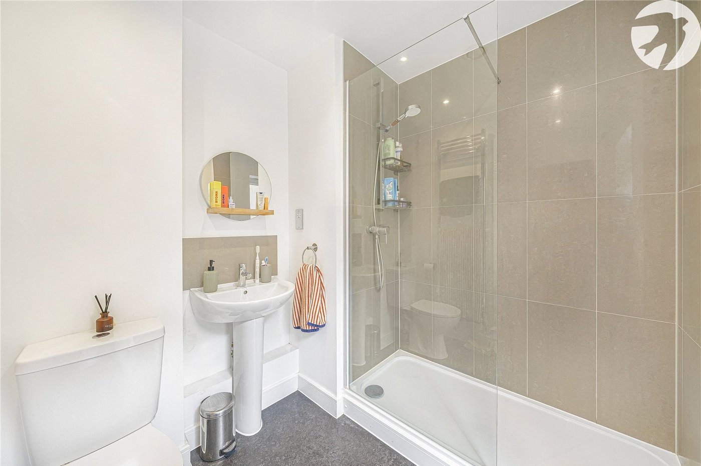 2 bedroom property for sale in Dartford | Robinson Jackson
