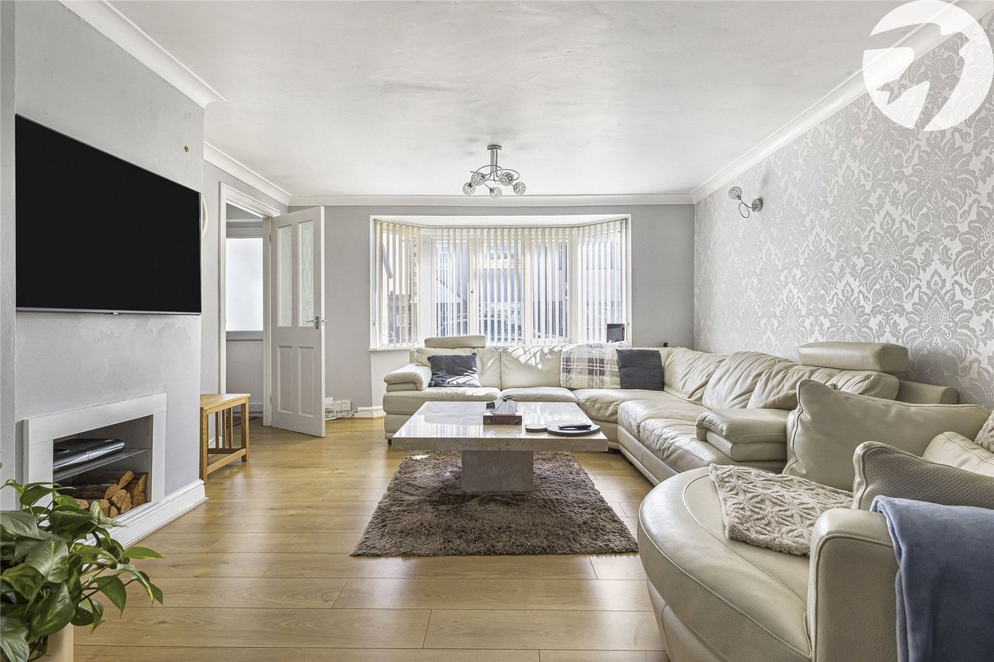 3 bedroom house to rent in Wainscott | Robinson Michael & Jackson