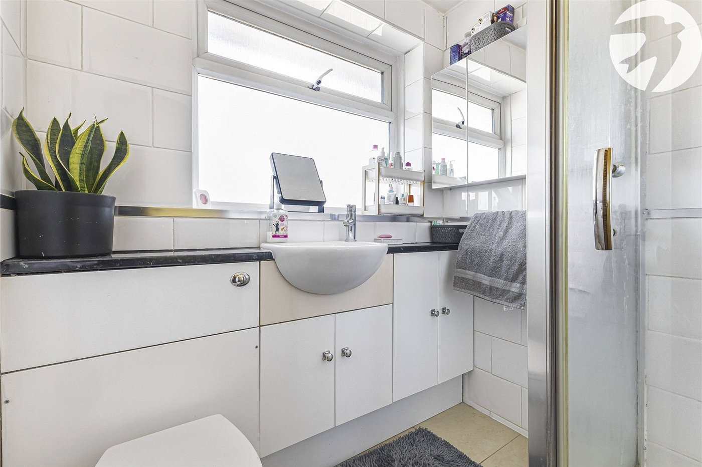 3 bedroom house to rent in Wainscott | Robinson Michael & Jackson