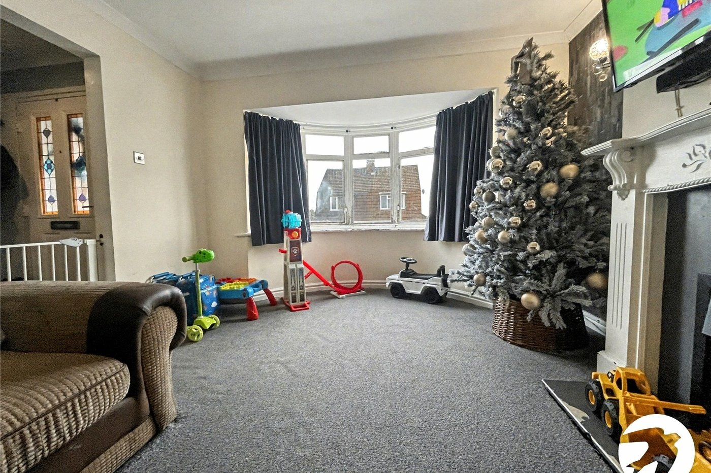 3 bedroom house to rent in Wainscott | Robinson Michael & Jackson