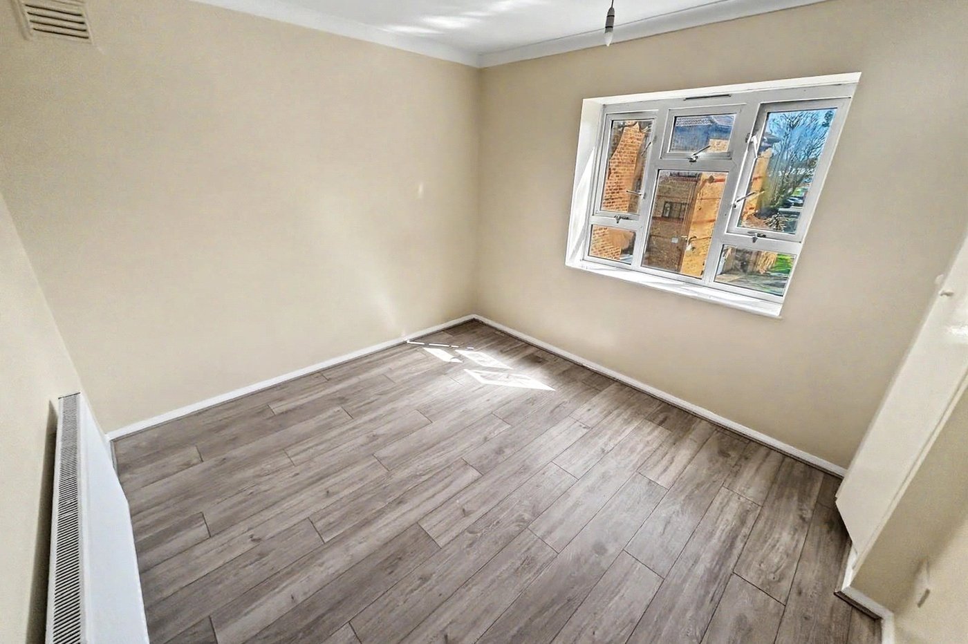 3 bedroom property for sale in Welling | Robinson Jackson
