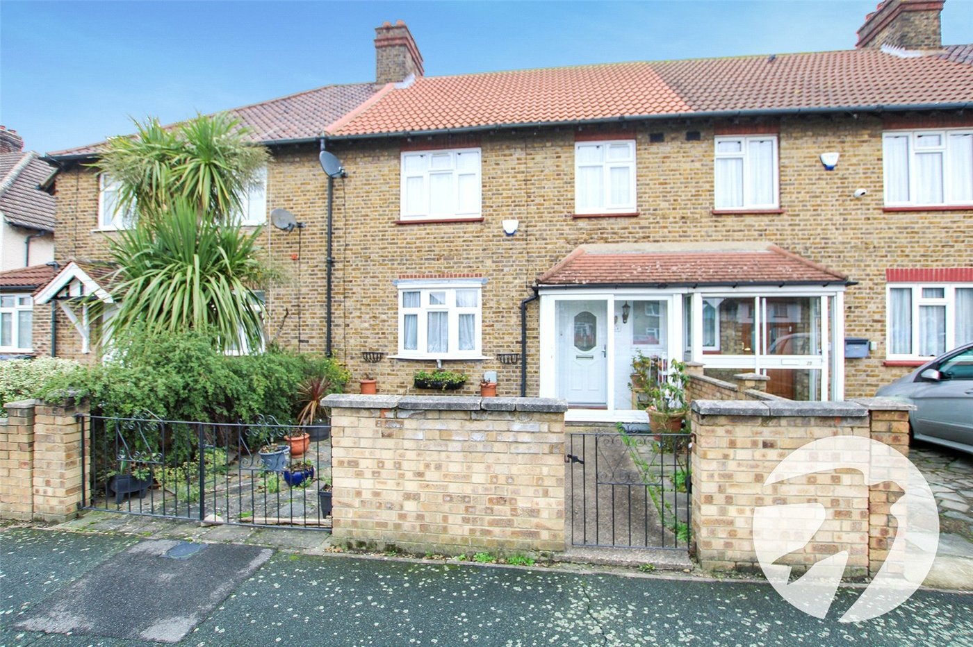 3 bedroom house for sale in London | Robinson Jackson