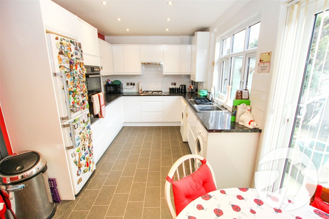 3 bedroom house for sale in London | Robinson Jackson