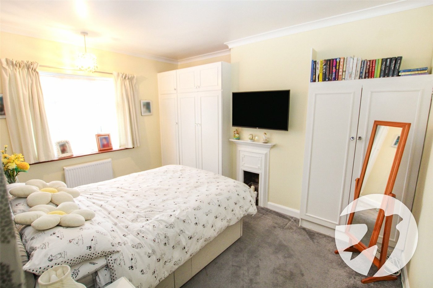 3 bedroom house for sale in London | Robinson Jackson