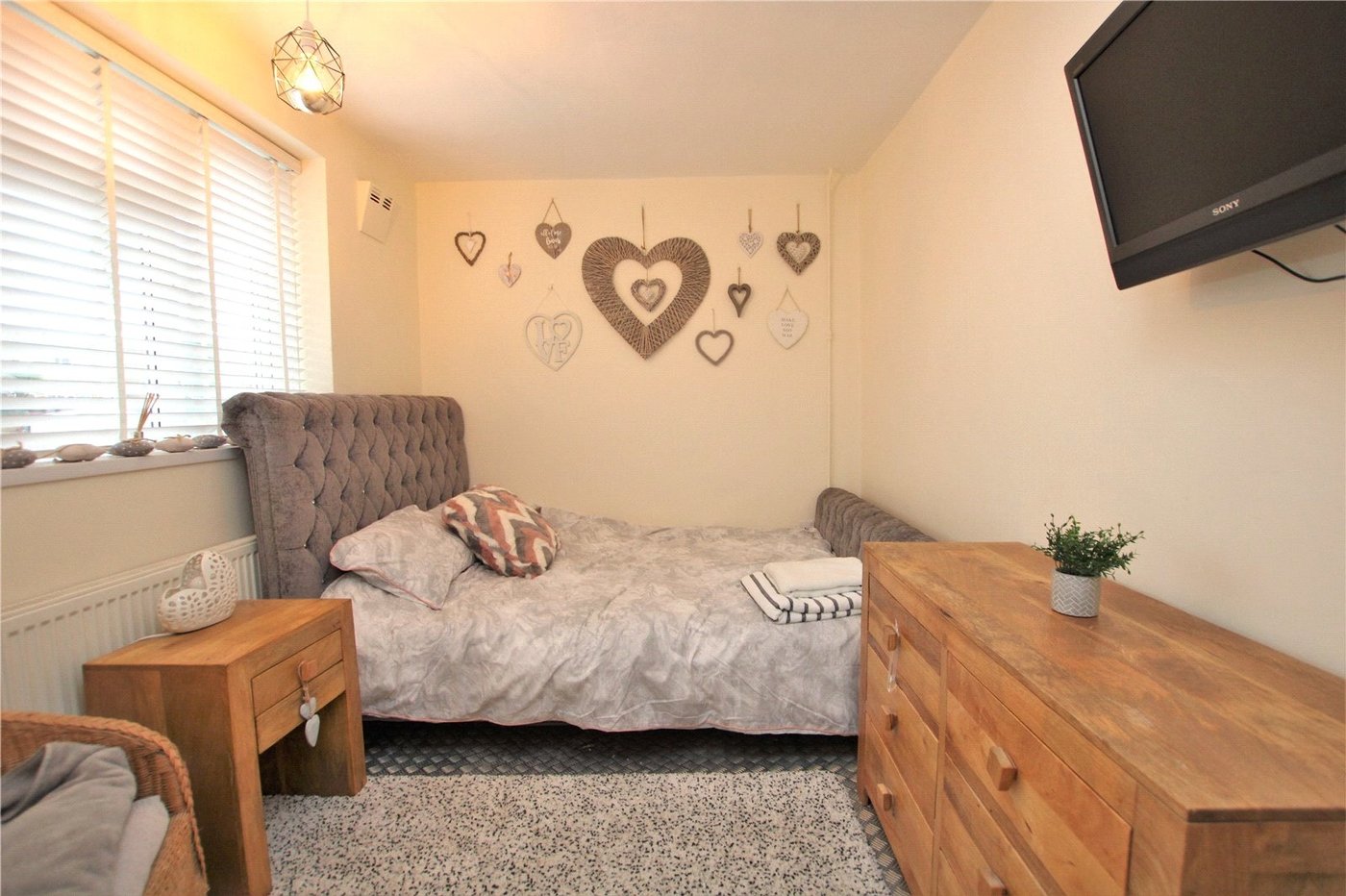 3 bedroom house for sale in London | Robinson Jackson