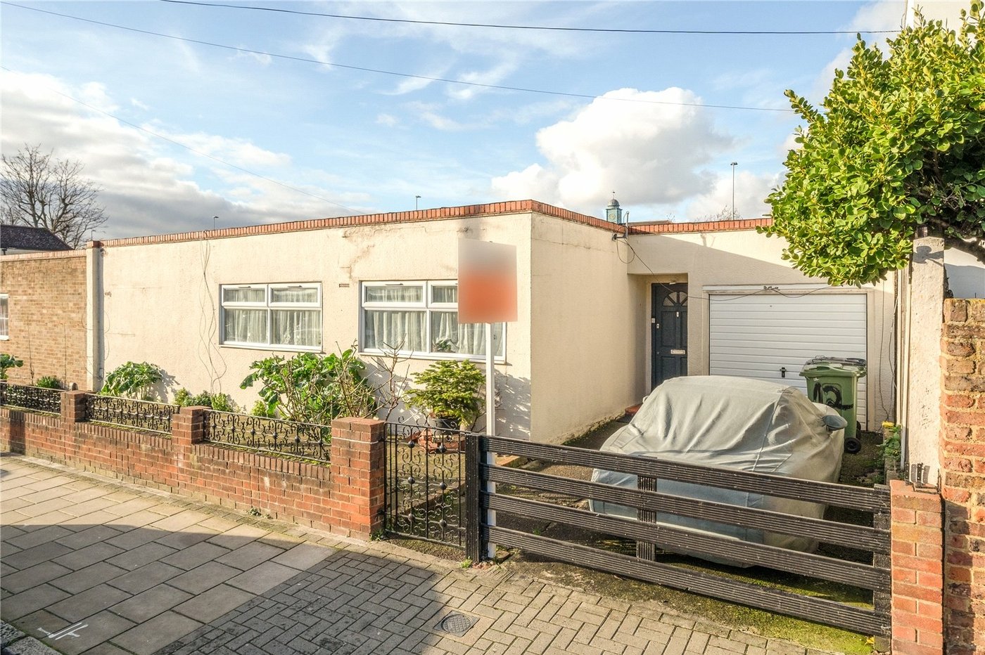 3 bedroom bungalow for sale in Streatham | Robinson Jackson