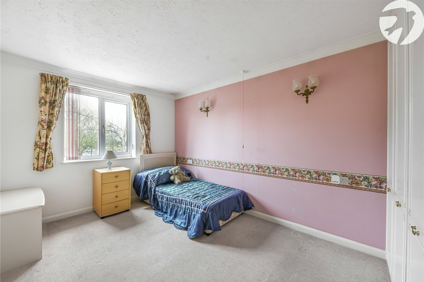 2 bedroom property for sale in Oakleigh Close | Robinson Jackson