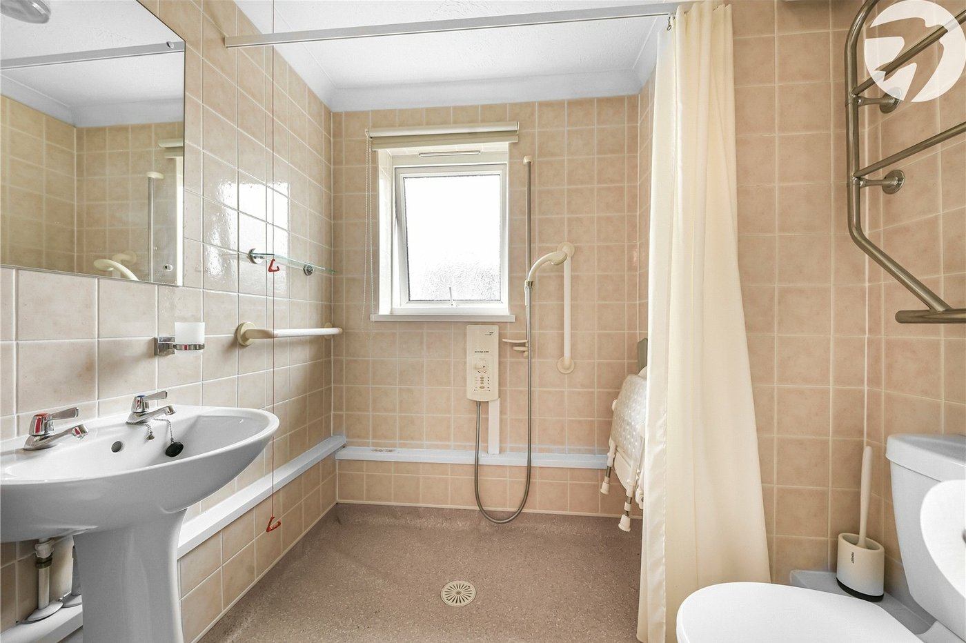 2 bedroom property for sale in Oakleigh Close | Robinson Jackson