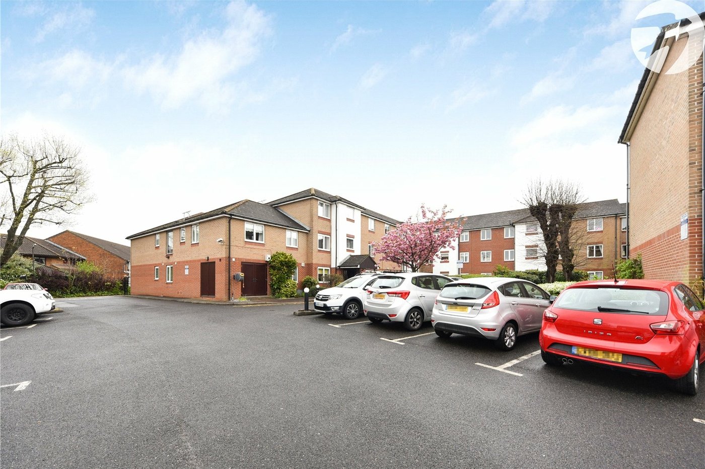 2 bedroom property for sale in Oakleigh Close | Robinson Jackson