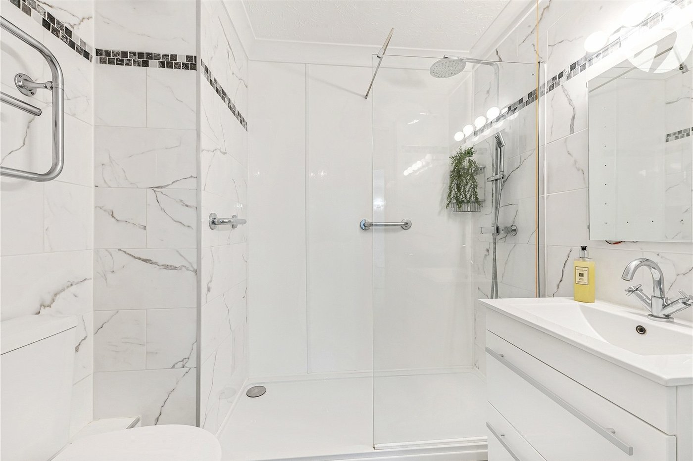 1 bedroom property for sale in Oakleigh Close | Robinson Jackson