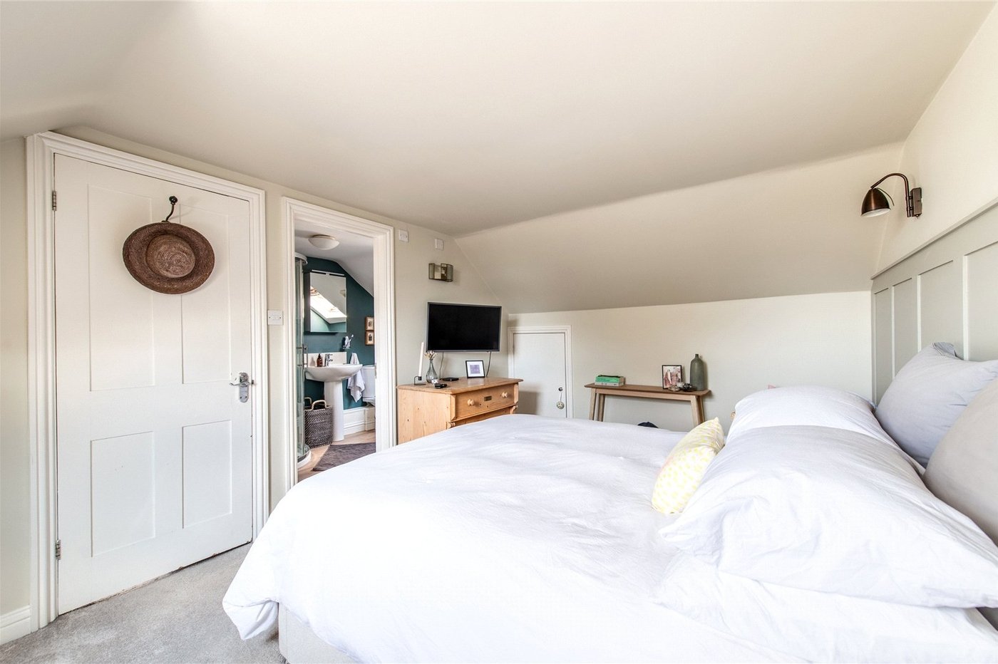 2 bedroom property for sale in Gravesend | Robinson Michael & Jackson