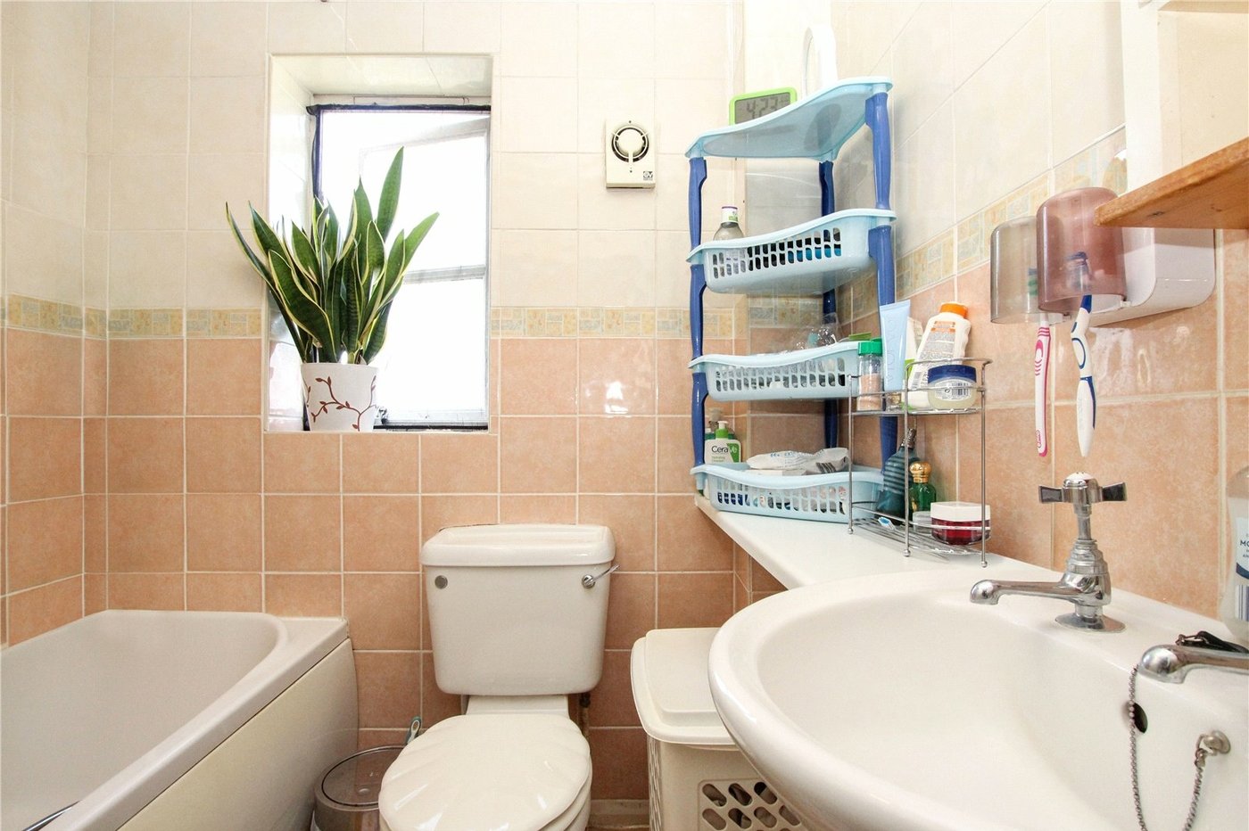 3 bedroom house for sale in London | Robinson Jackson