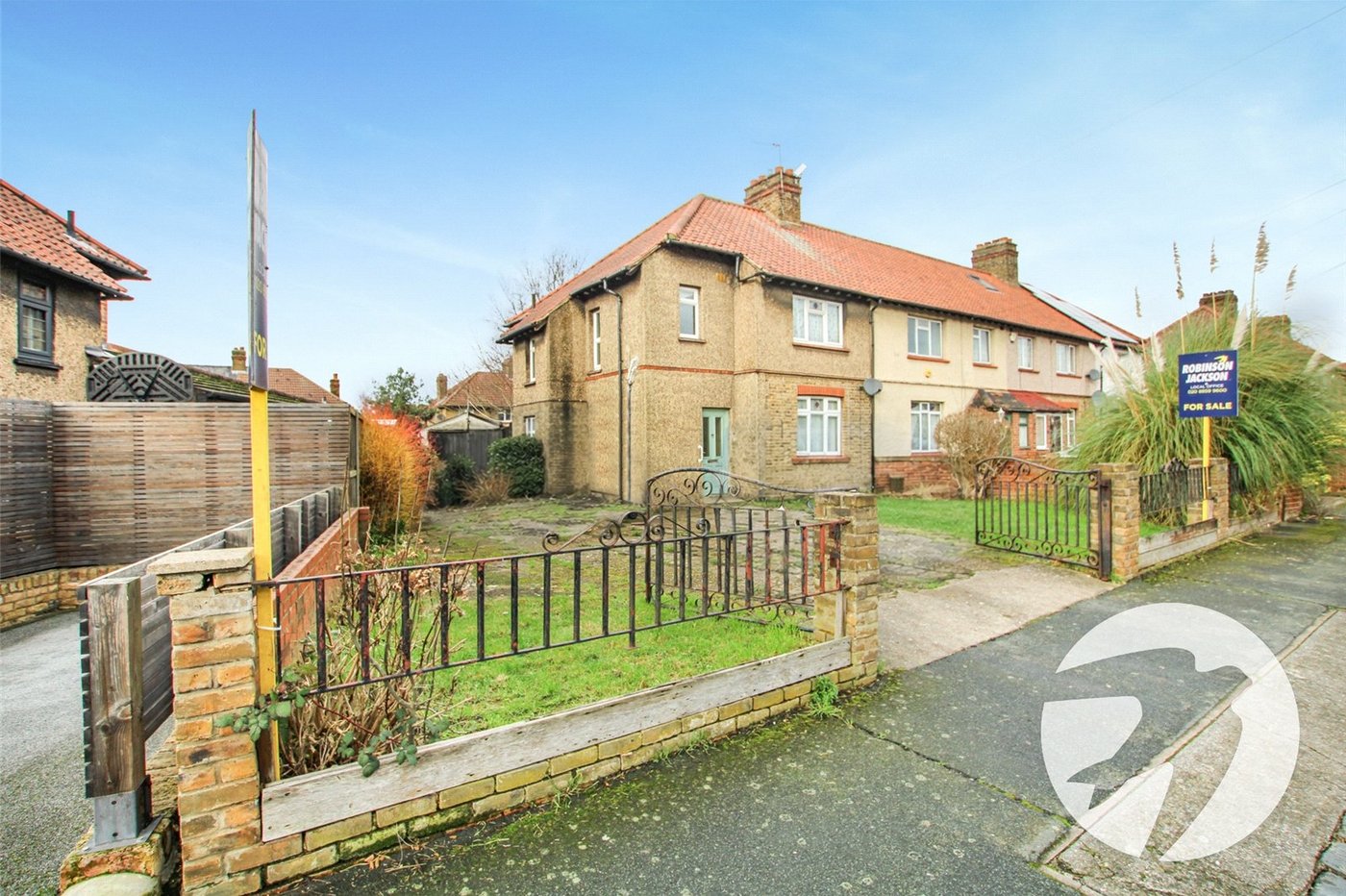 3 bedroom house for sale in London | Robinson Jackson