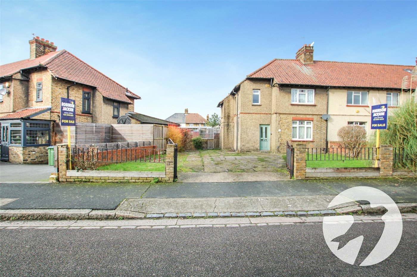 3 bedroom house for sale in London | Robinson Jackson