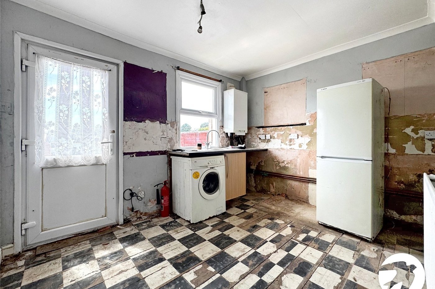 2 bedroom house for sale in Bobbing | Robinson Michael & Jackson