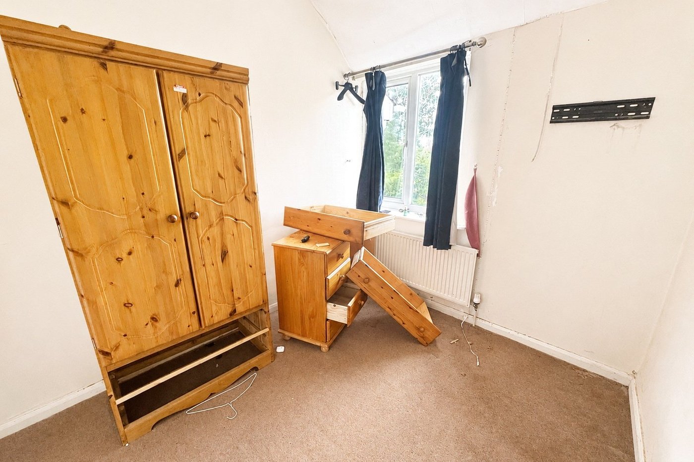 3 bedroom house for sale in London | Robinson Jackson