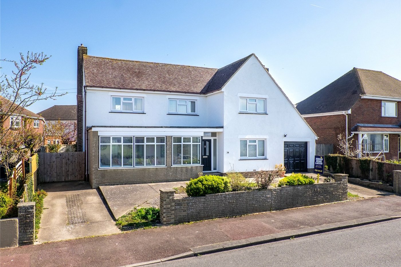 4 bedroom house for sale in Darland | Robinson Michael & Jackson