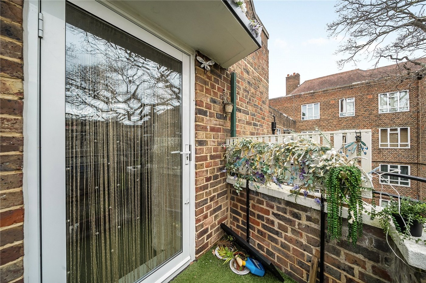 2 bedroom property for sale in Dulwich | Robinson Jackson