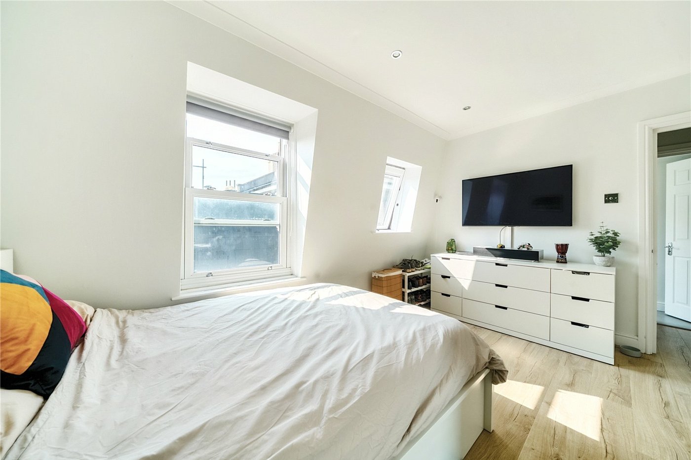 2 bedroom property for sale in London | Robinson Jackson