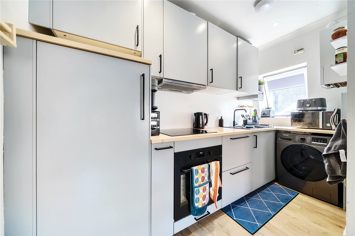 2 bedroom property for sale in London | Robinson Jackson