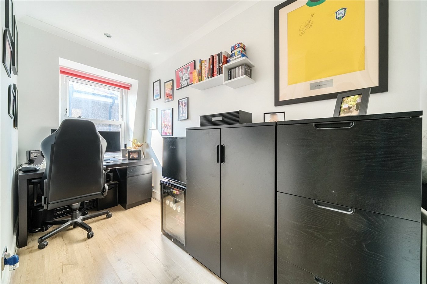 2 bedroom property for sale in London | Robinson Jackson