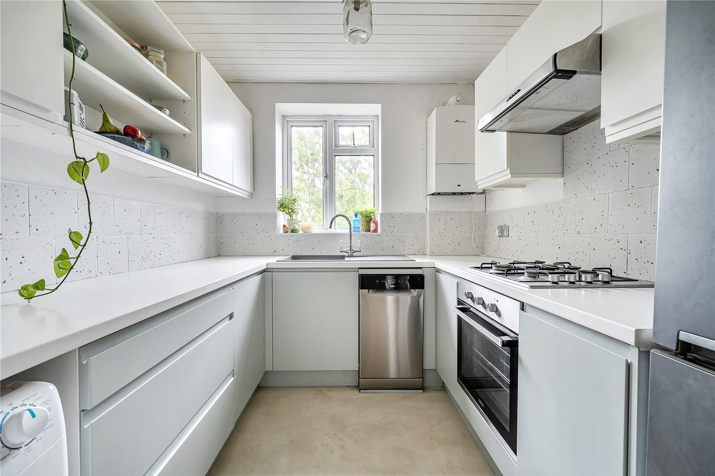 2 bedroom property for sale in London | Robinson Jackson