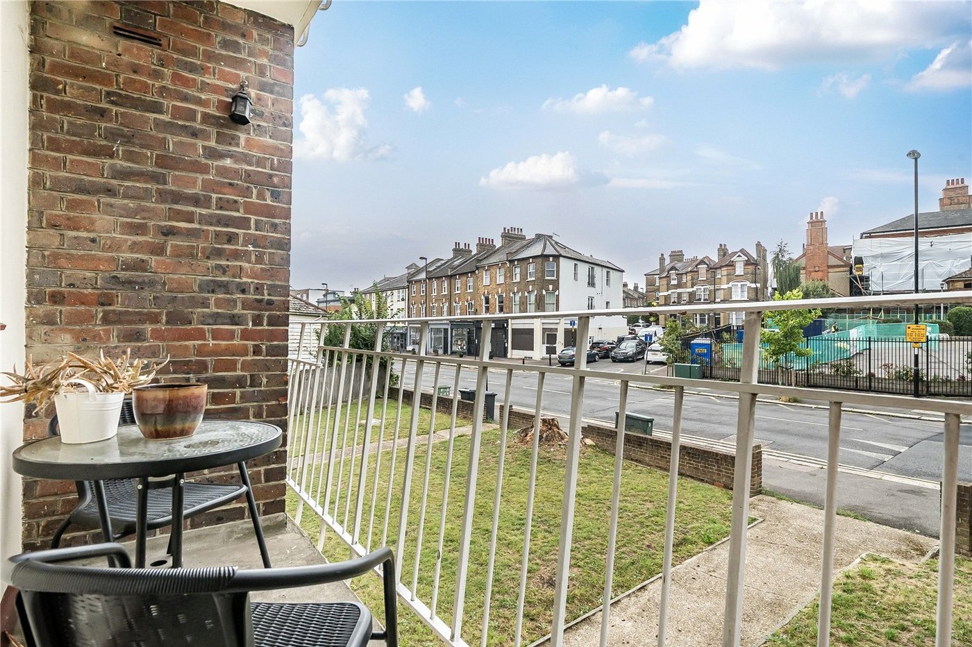 2 bedroom property for sale in London | Robinson Jackson