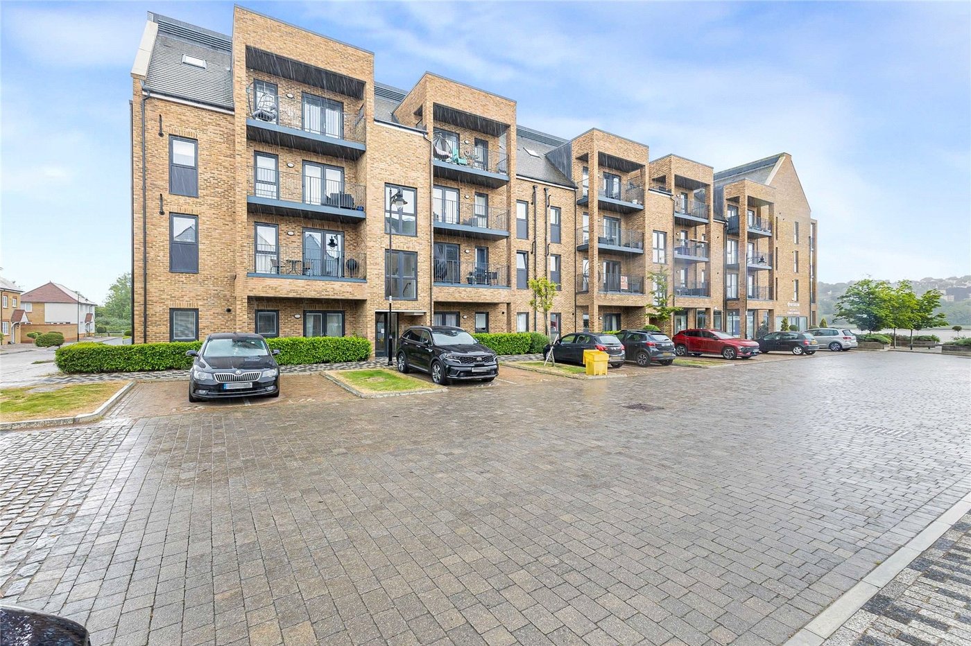 2 bedroom property for sale in Rochester | Robinson Michael & Jackson