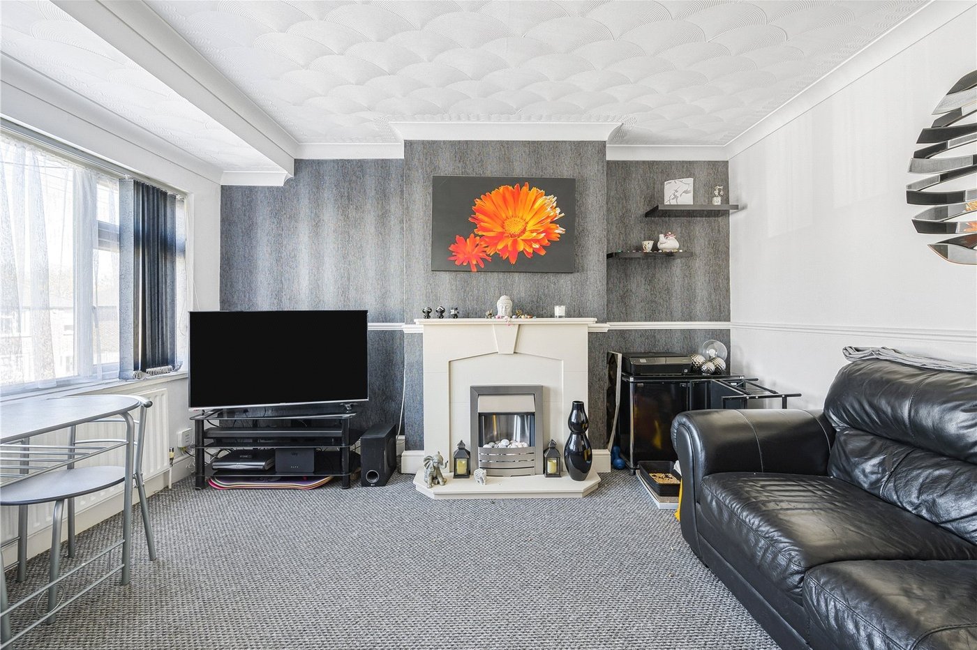 2 bedroom property for sale in Greenhithe | Robinson Jackson
