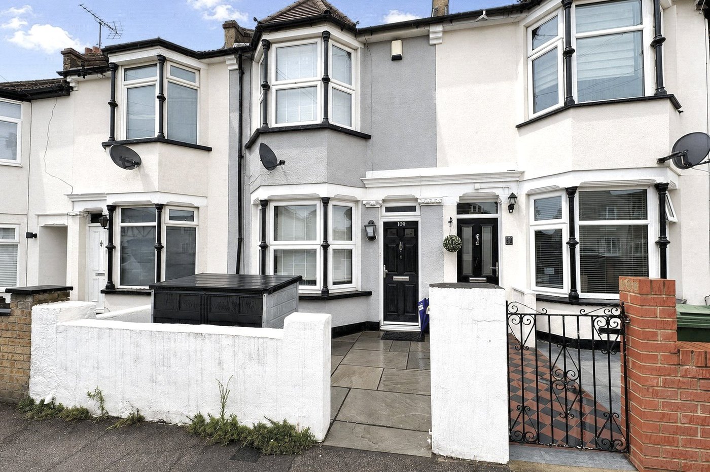 2 bedroom house for sale in Greenhithe | Robinson Jackson