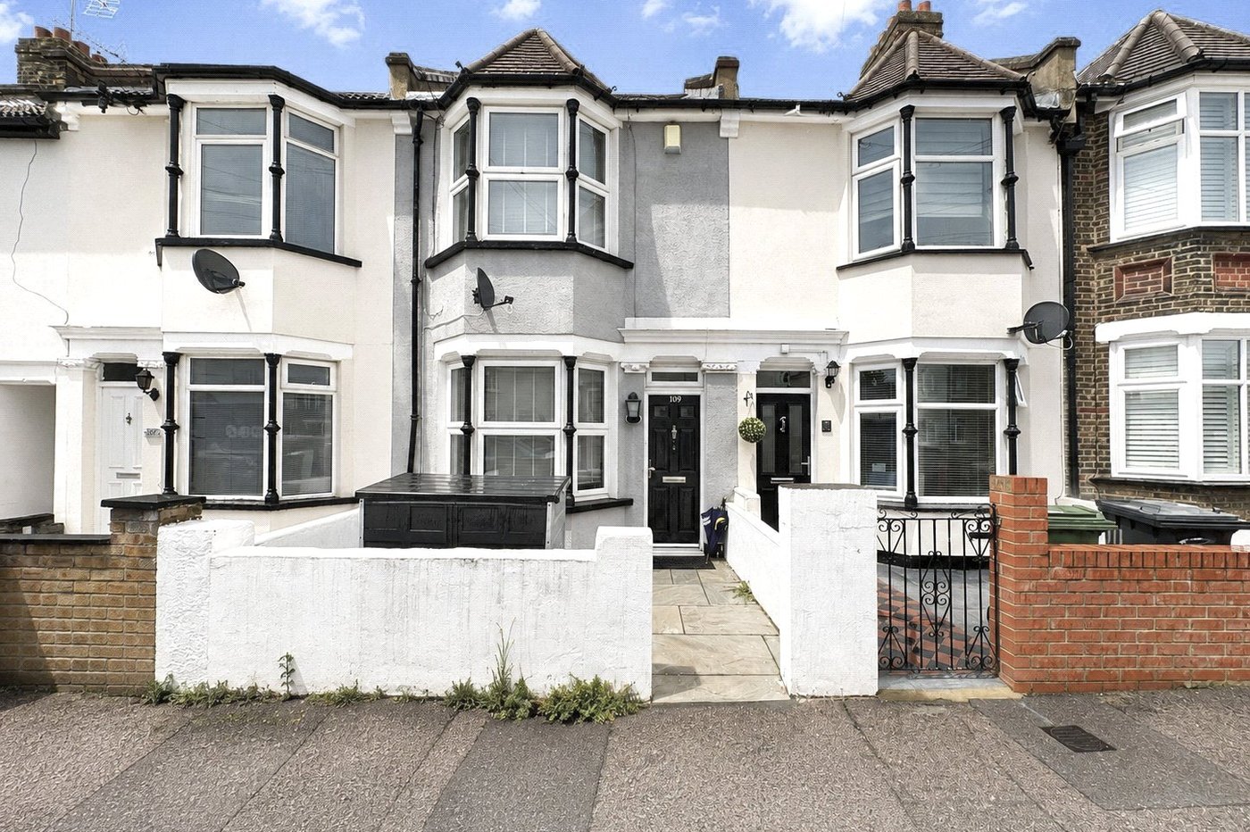 2 bedroom house for sale in Greenhithe | Robinson Jackson