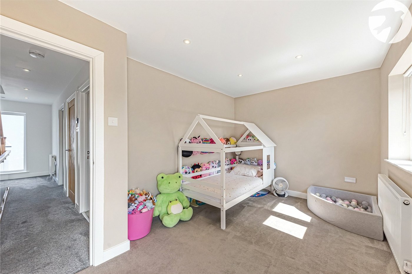 3 bedroom property for sale in Greenhithe | Robinson Jackson