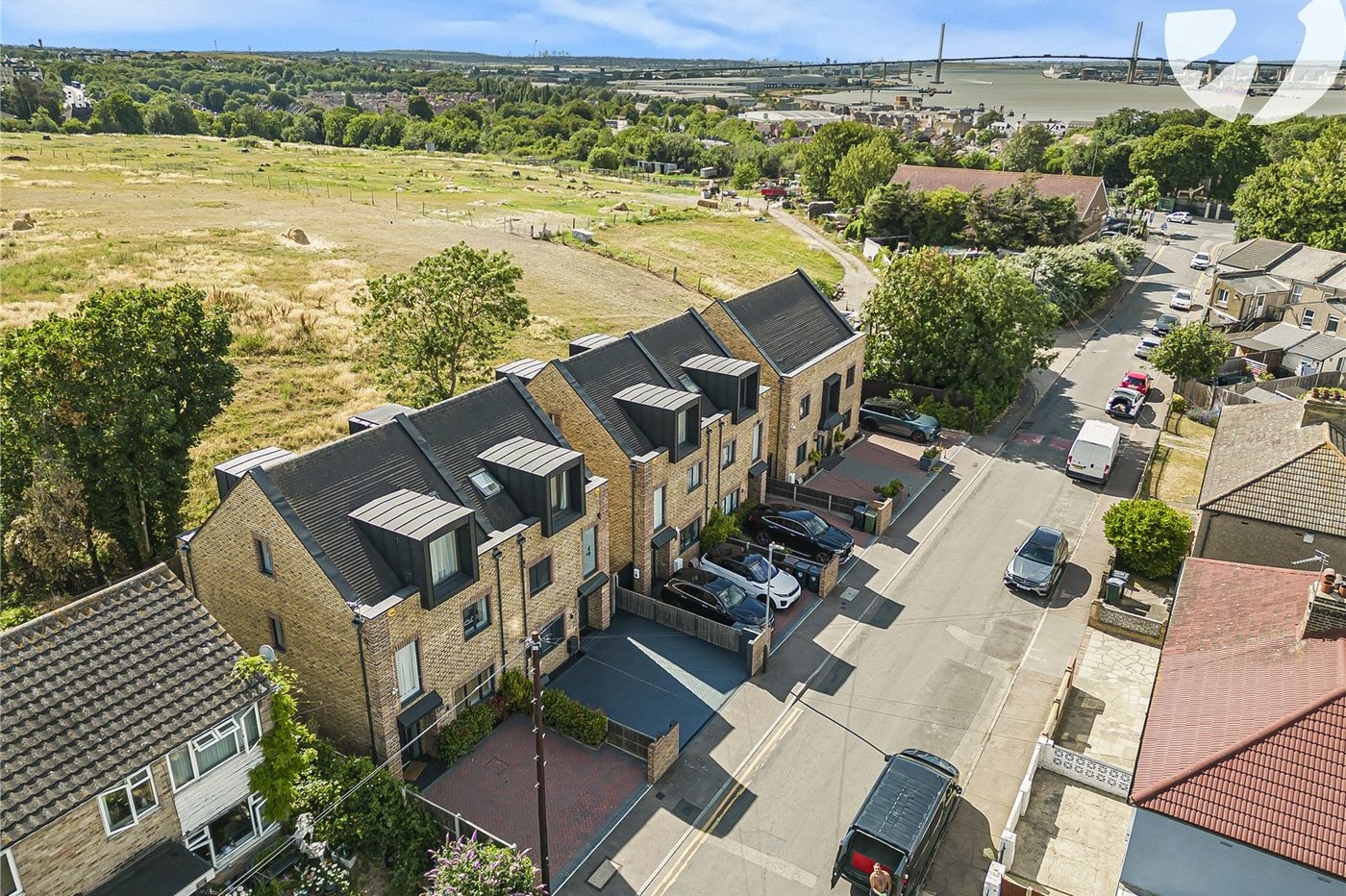 3 bedroom property for sale in Greenhithe | Robinson Jackson