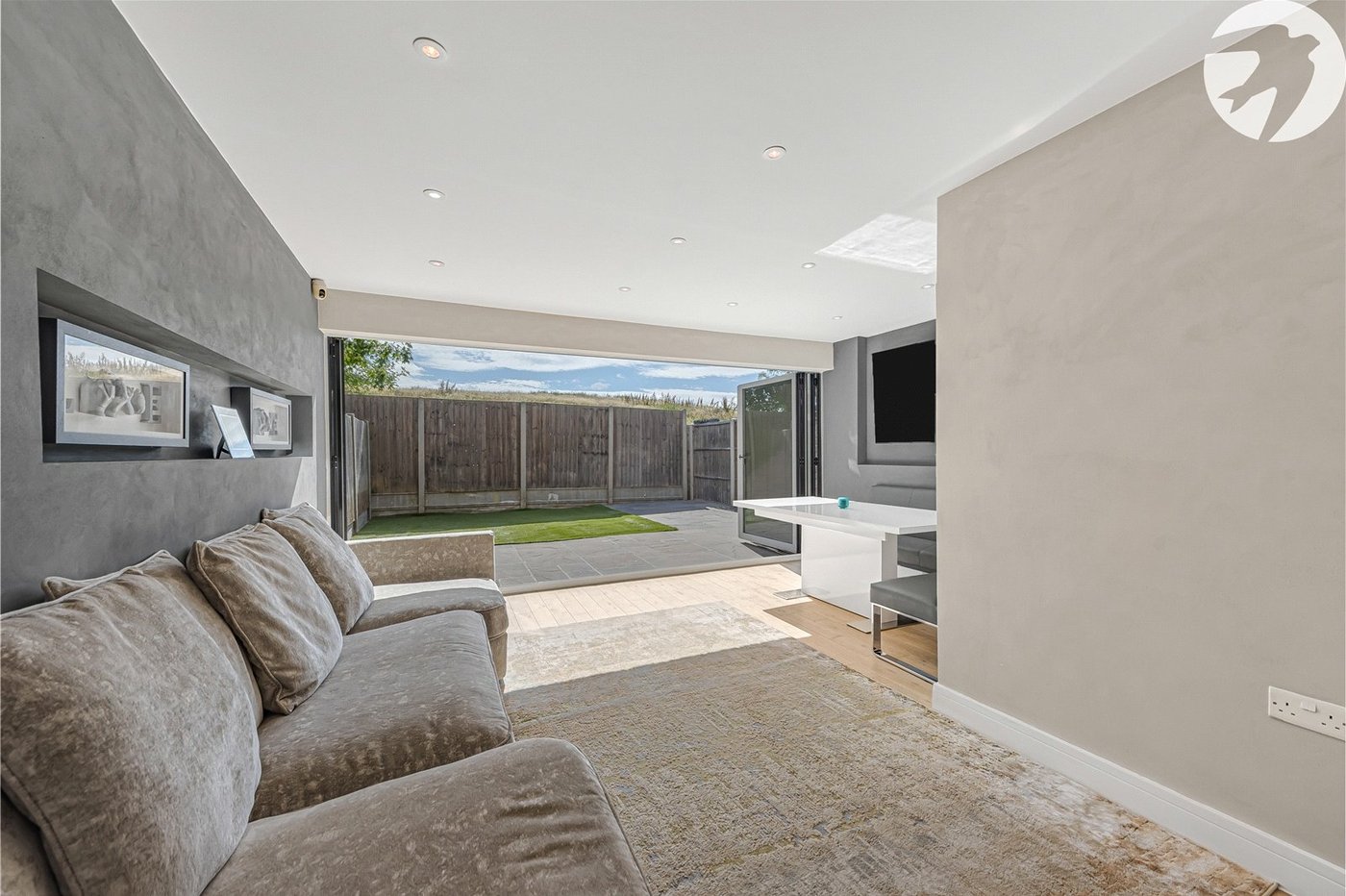 3 bedroom property for sale in Greenhithe | Robinson Jackson