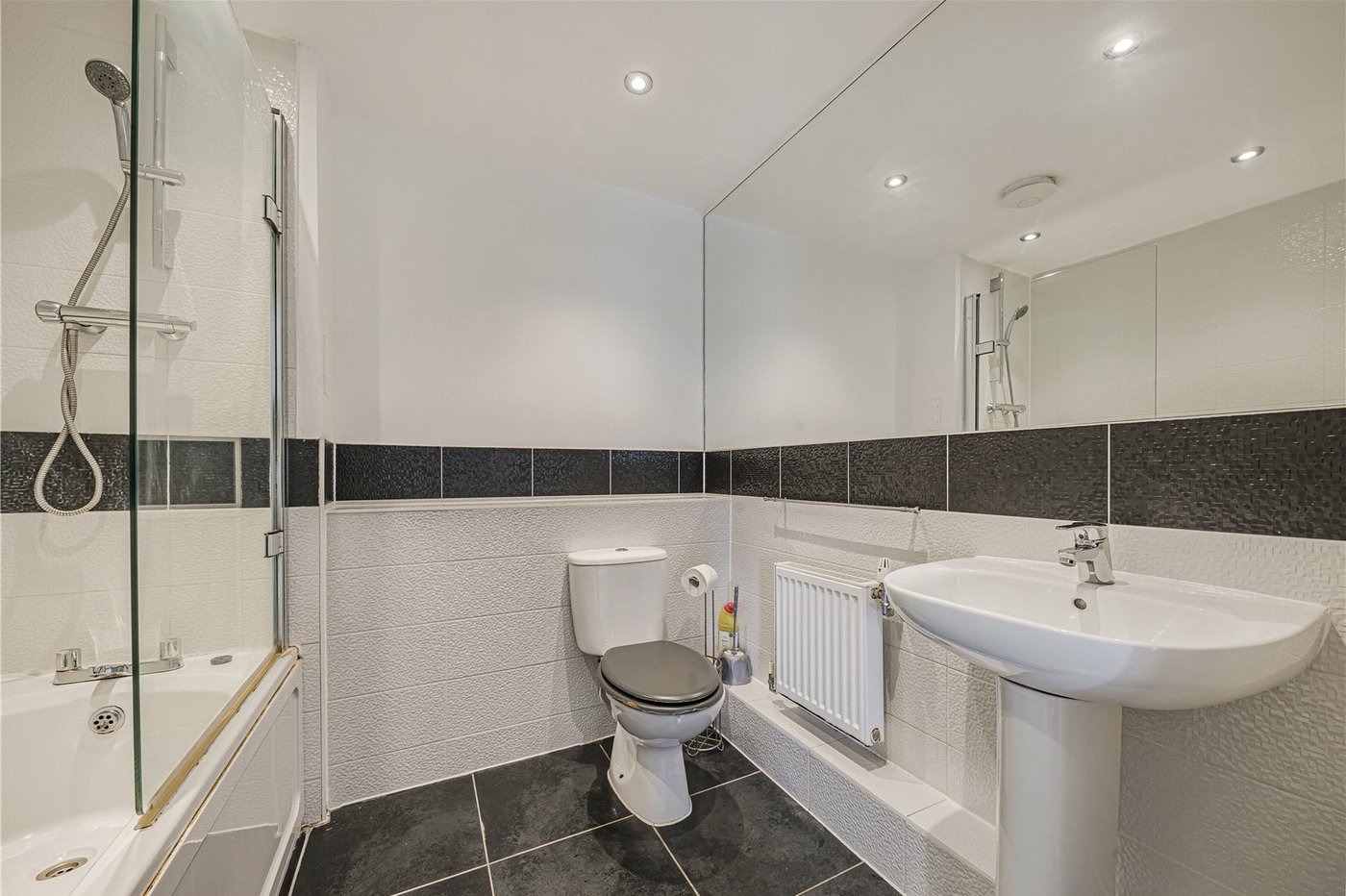 2 bedroom property for sale in Dartford | Robinson Jackson