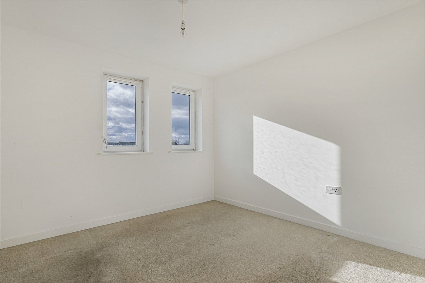 2 bedroom property for sale in Dartford | Robinson Jackson