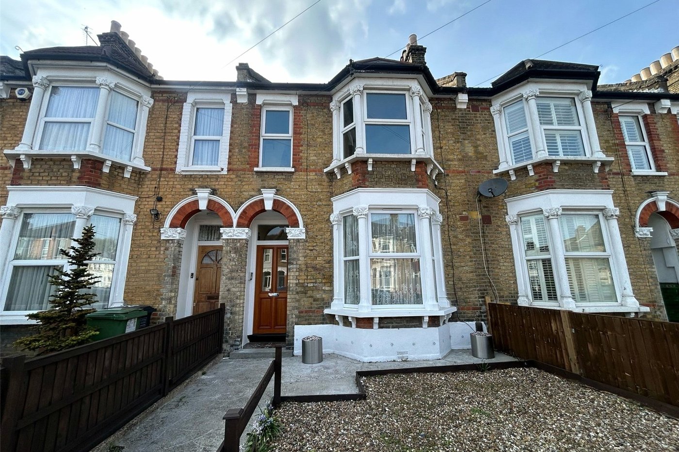 2 bedroom property for sale in London | Robinson Jackson