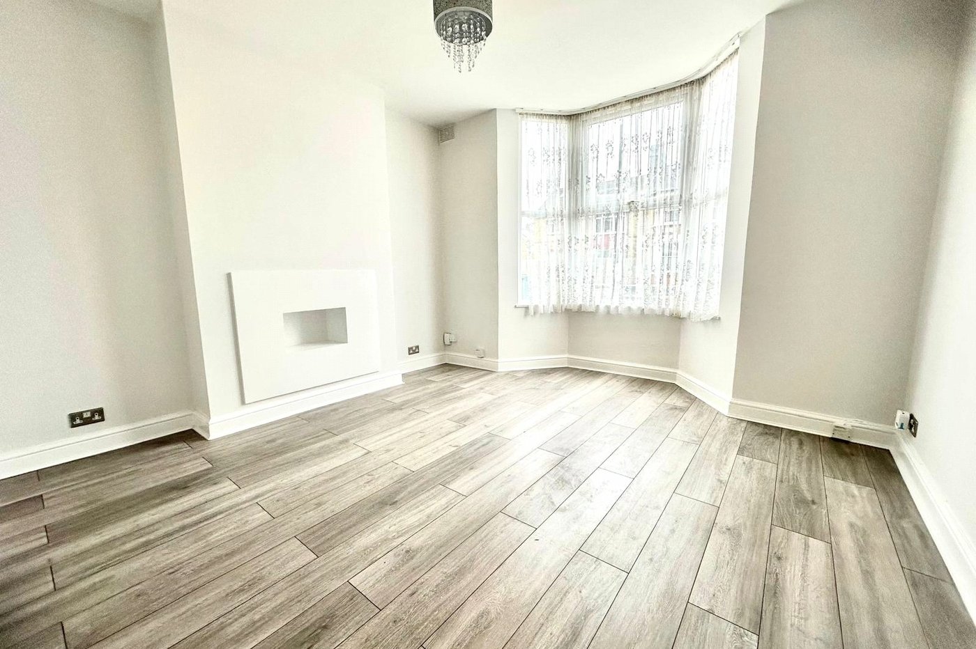 2 bedroom property for sale in London | Robinson Jackson
