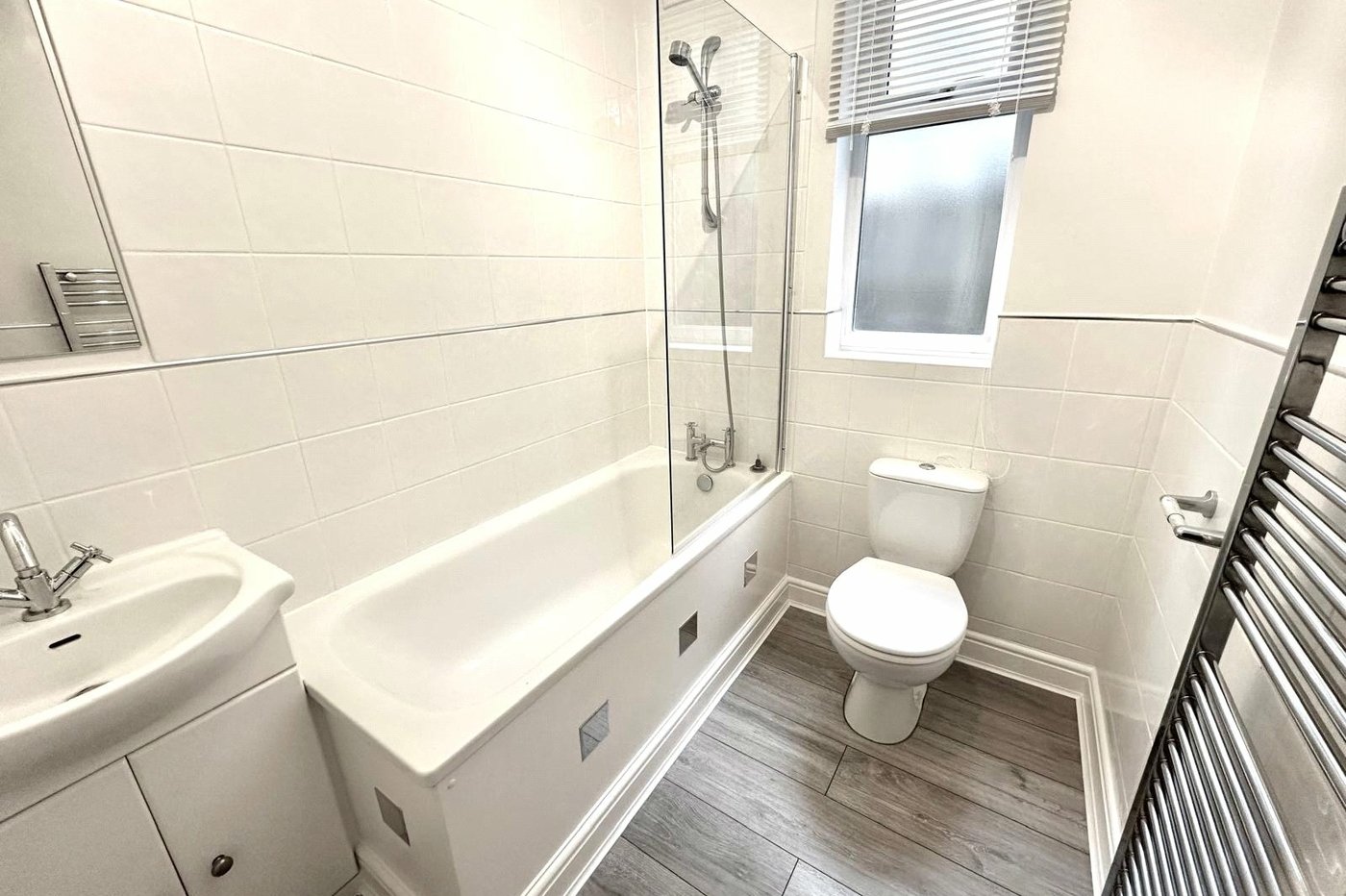 2 bedroom property for sale in London | Robinson Jackson