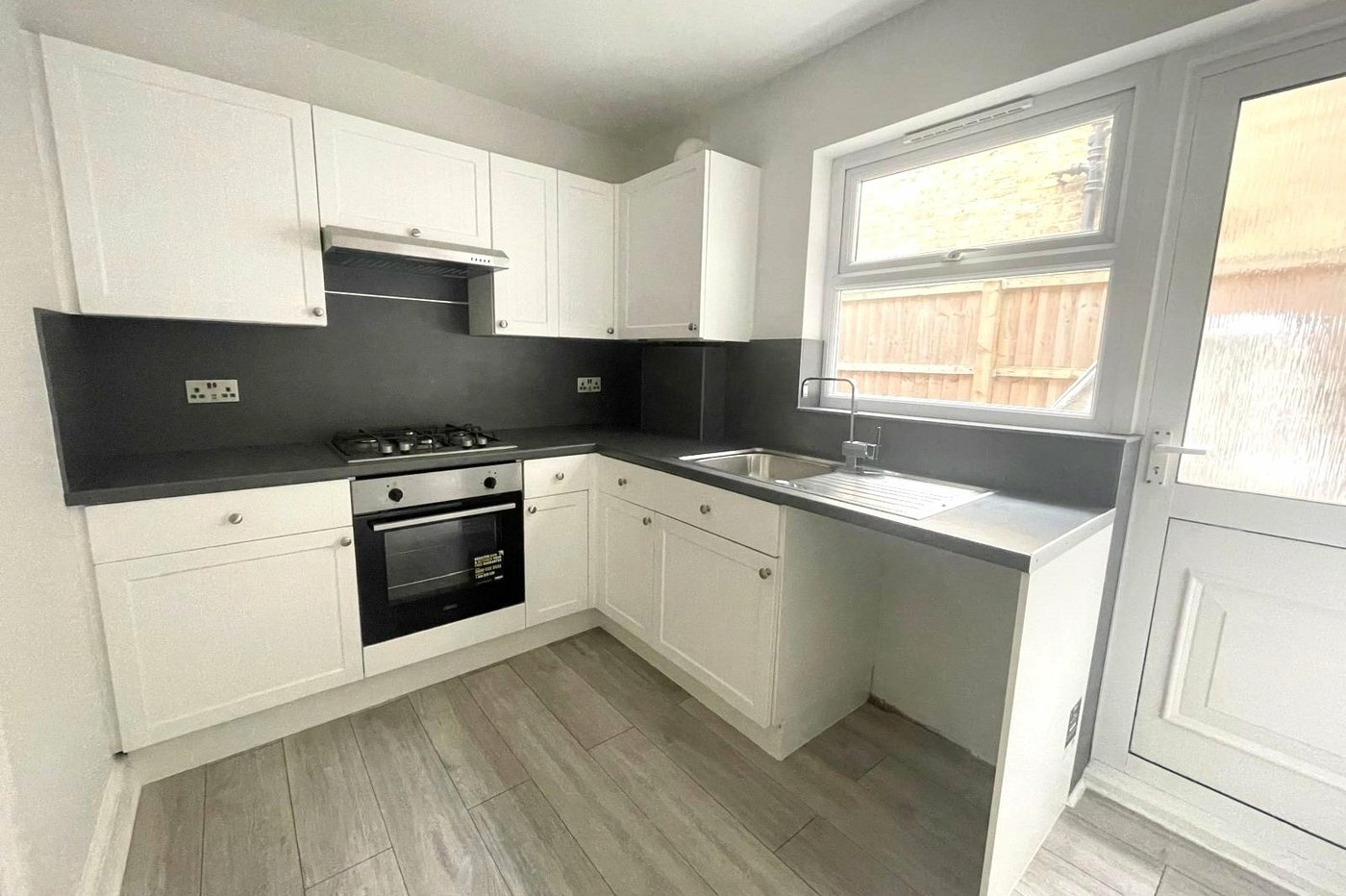 2 bedroom property for sale in London | Robinson Jackson