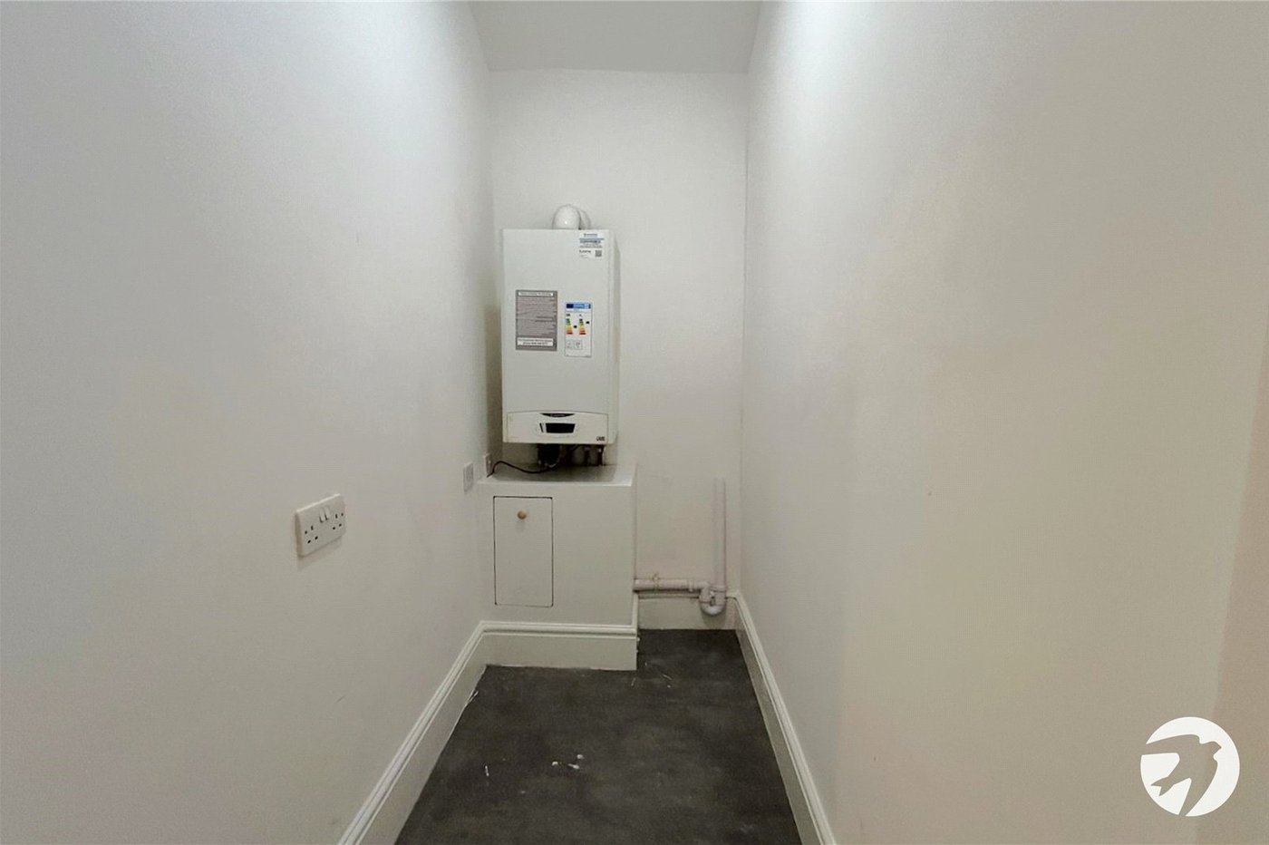 2 bedroom property for sale in London | Robinson Jackson