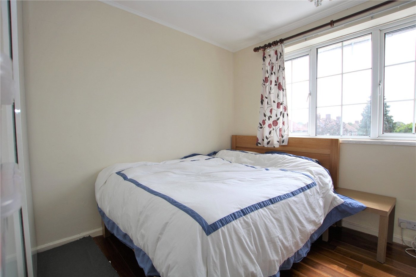 2 bedroom house for sale in London | Robinson Jackson