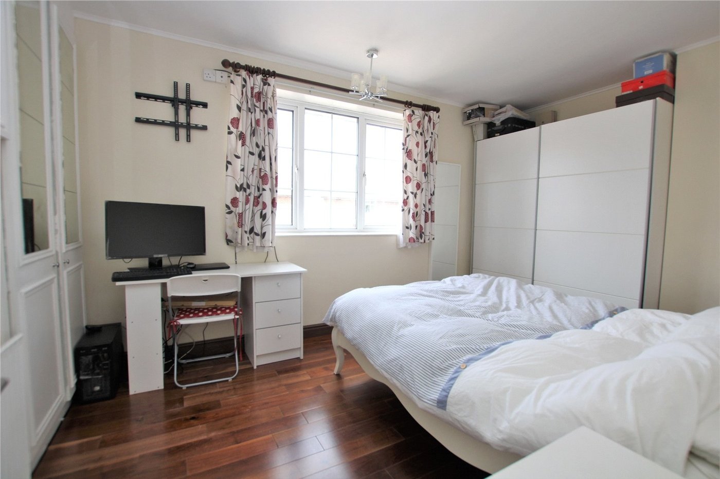 2 bedroom house for sale in London | Robinson Jackson