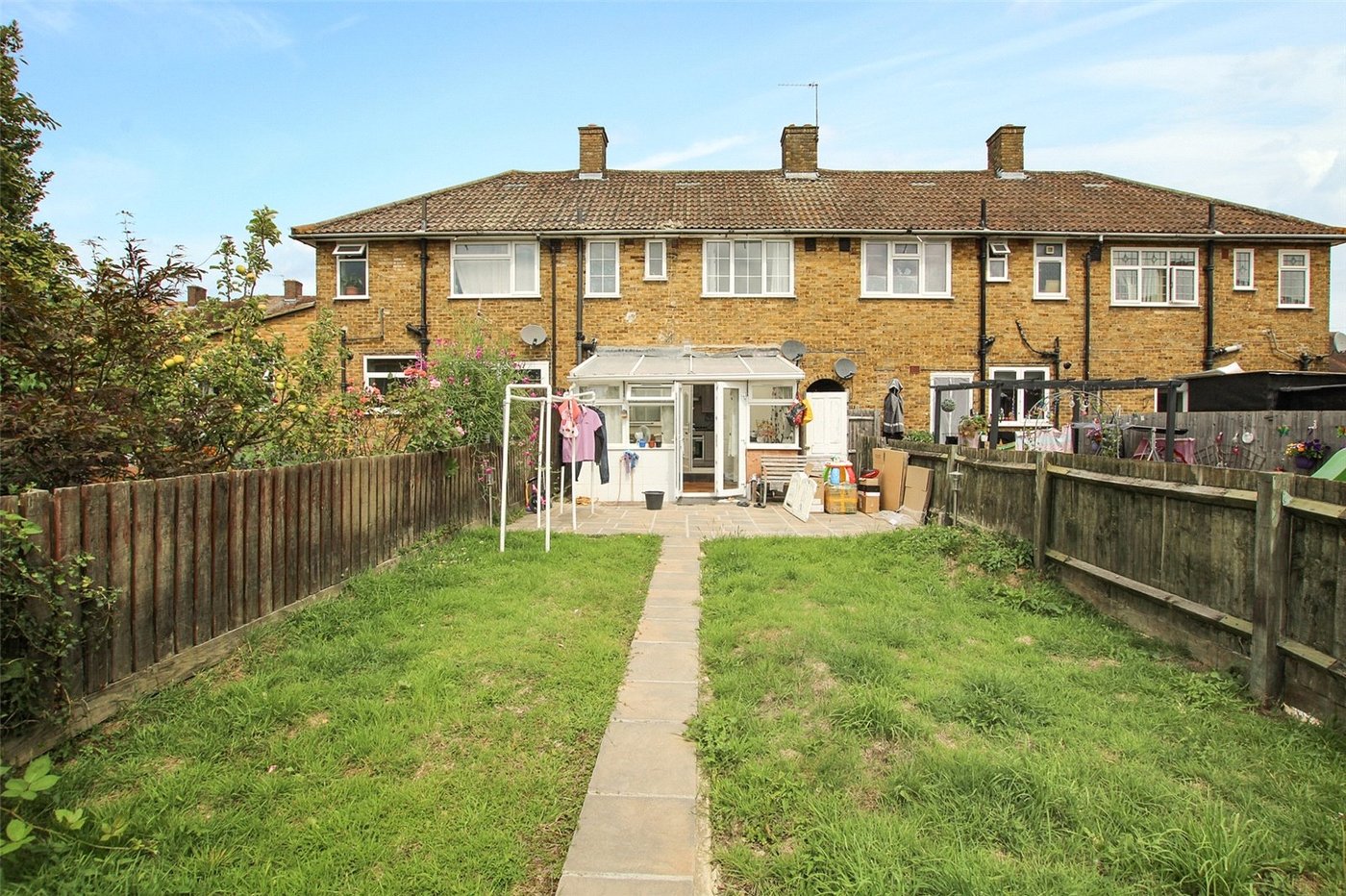 2 bedroom house for sale in London | Robinson Jackson