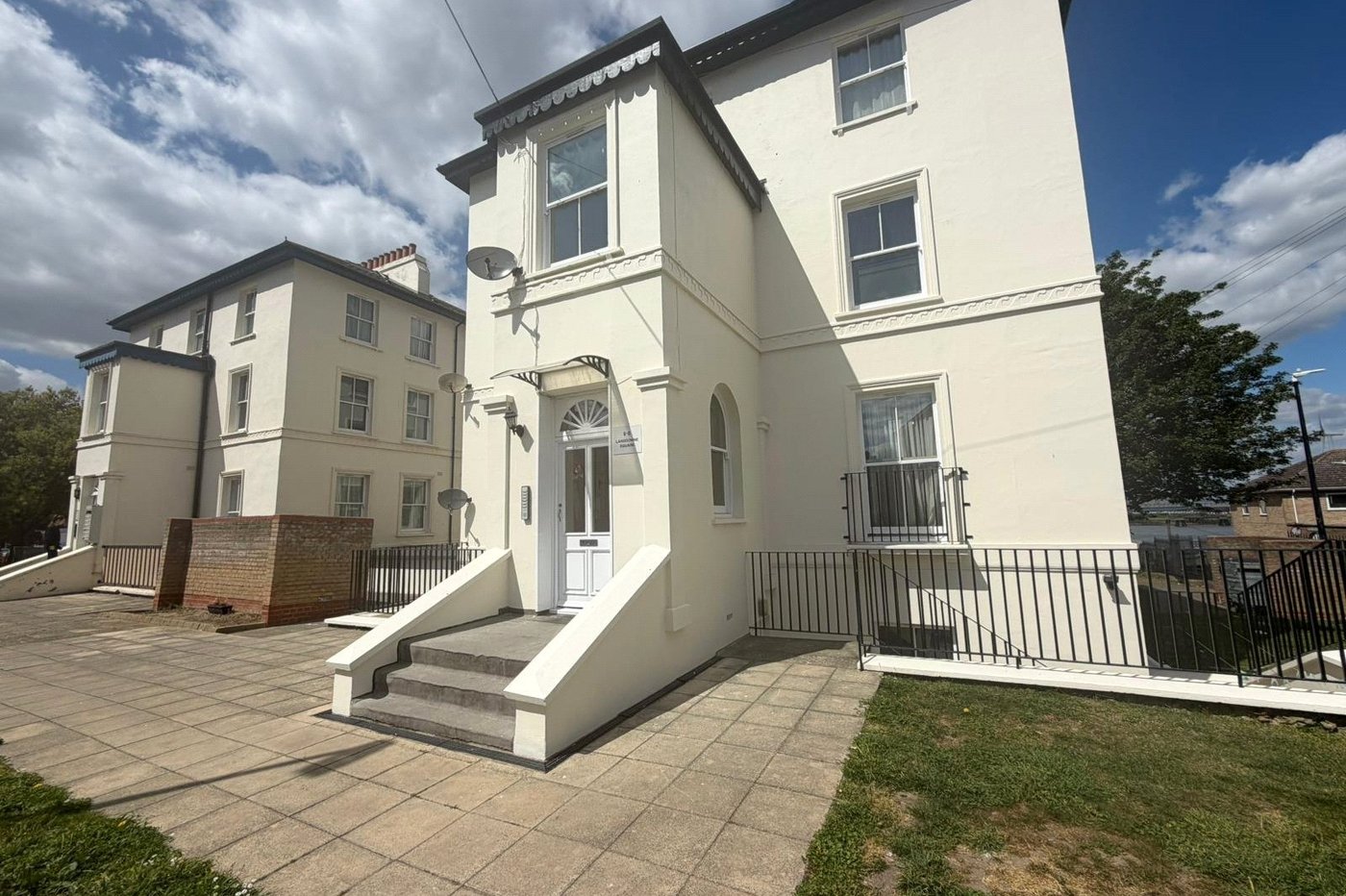 2 bedroom property for sale in Northfleet | Robinson Michael & Jackson